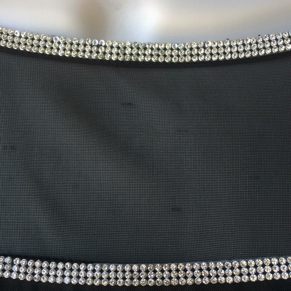 Tastefully embellished LBD - Picture 3 of 6